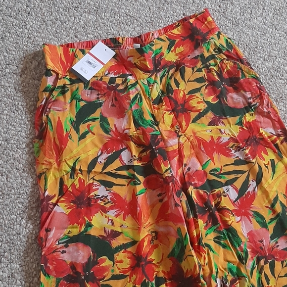 New Wide Leg Crop Capris Pant - Picture 4 of 9